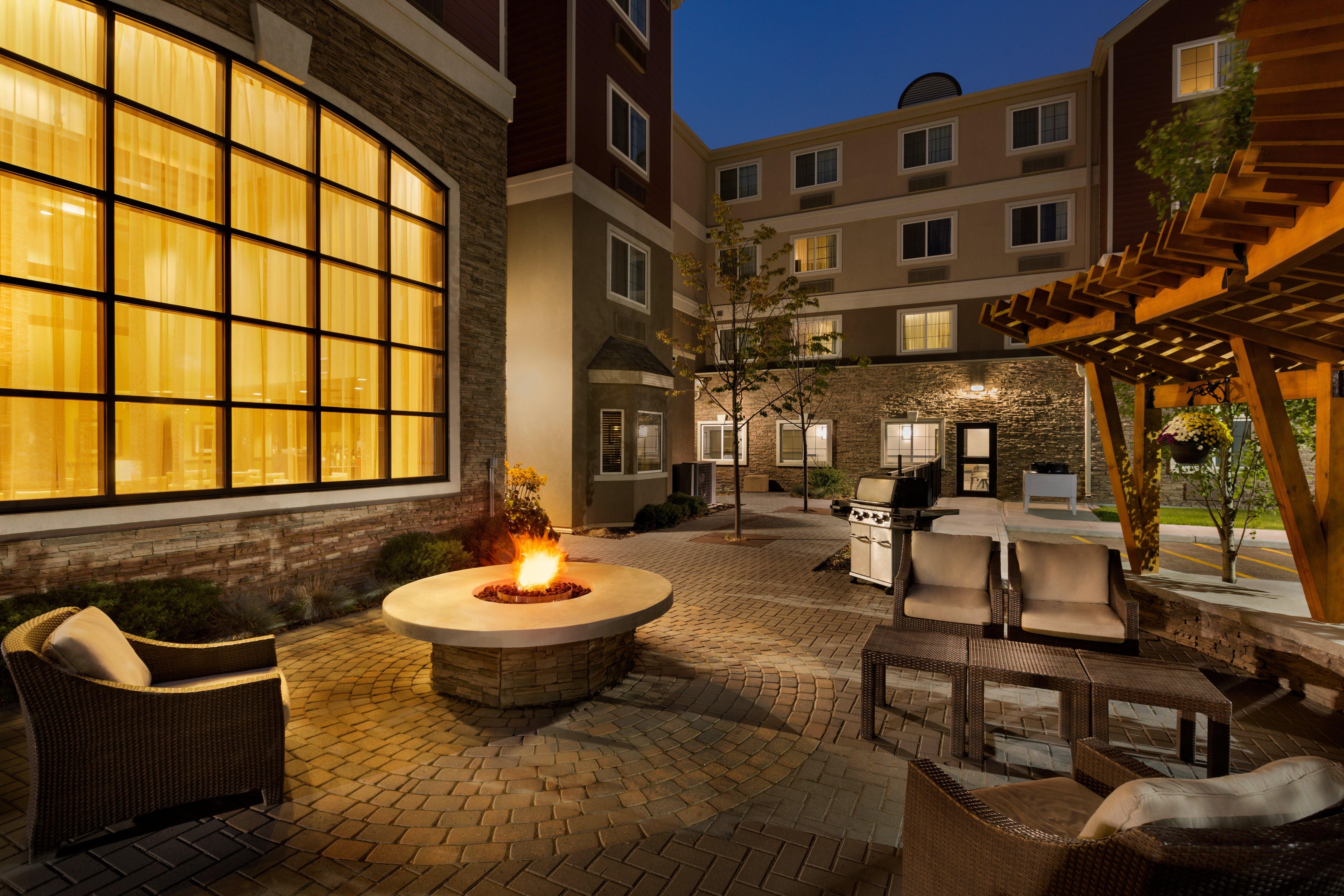 Staybridge Suites West Edmonton By Ihg Екстер'єр фото